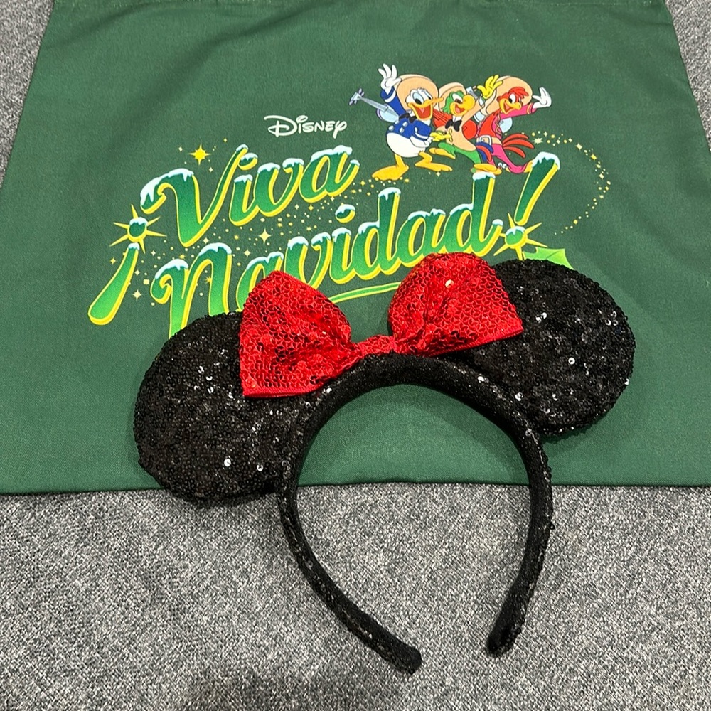 Mine mouse sequin ears and Disney holiday green tote